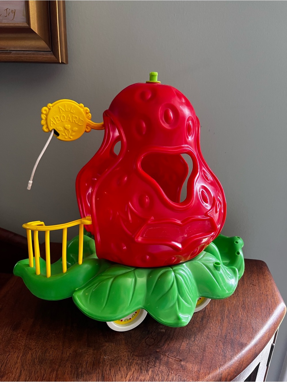 vintage 1982 Kenner Strawberry Shortcake "Big Berry Trolley" doll vehicle As Is